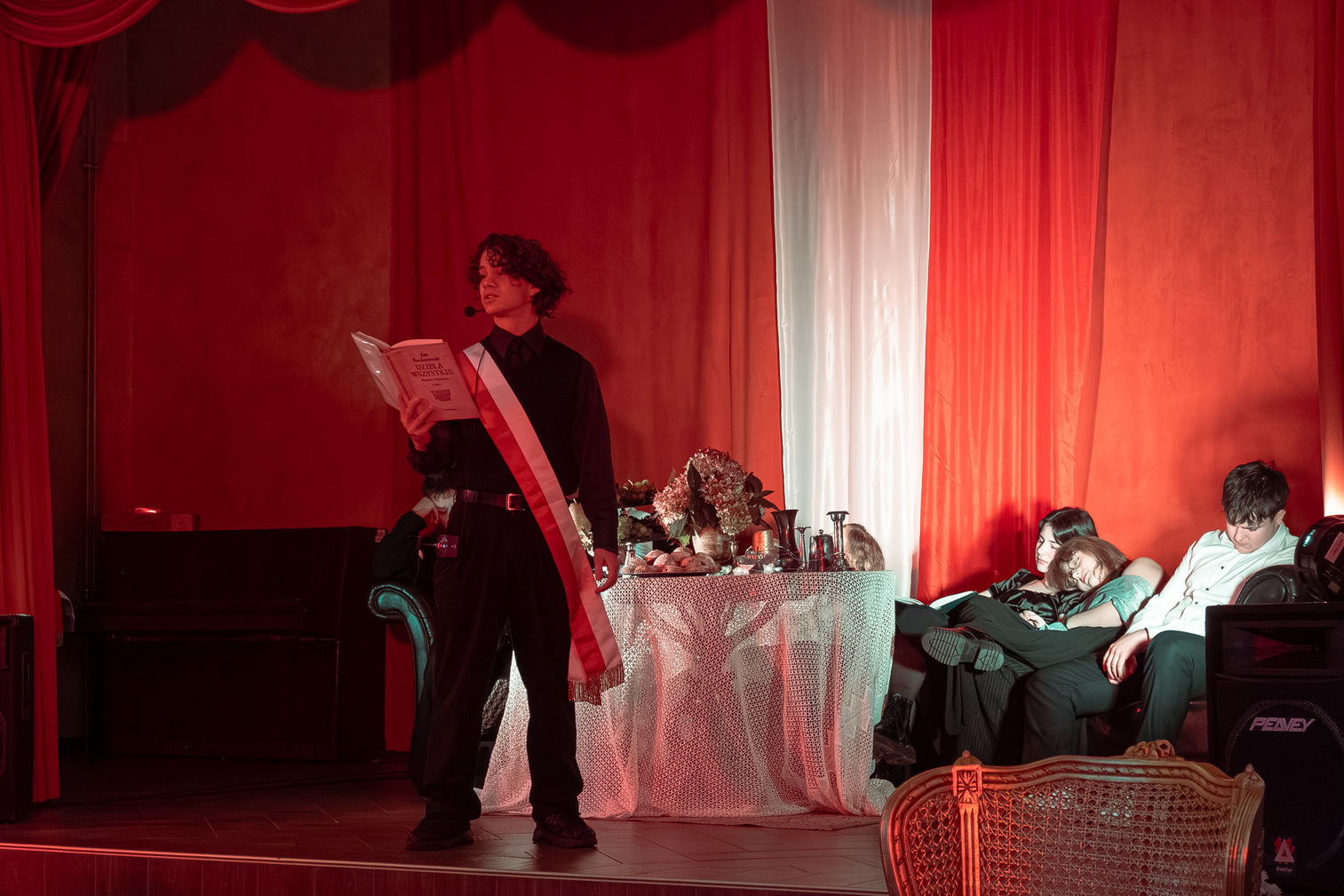 Zdjęcie 06.11.2025 Czytanie Narodowe-22fb2b9517-317d-46bf-8b15-790faf6c8f4d.jpg w galerii Narodowe Czytanie poezji Jana Kochanowskiego A. D. 2025